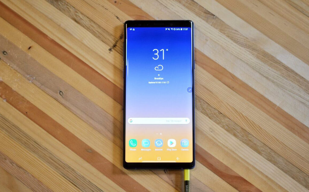 note 9 screen keeps turning on